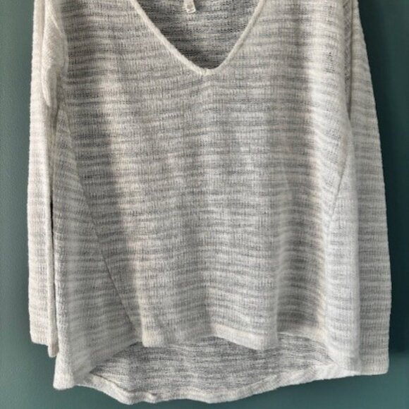 Aeropostale L White Metallic Silver Sweater Open Knit Sheer V Neck Tunic Festive - Picture 2 of 6